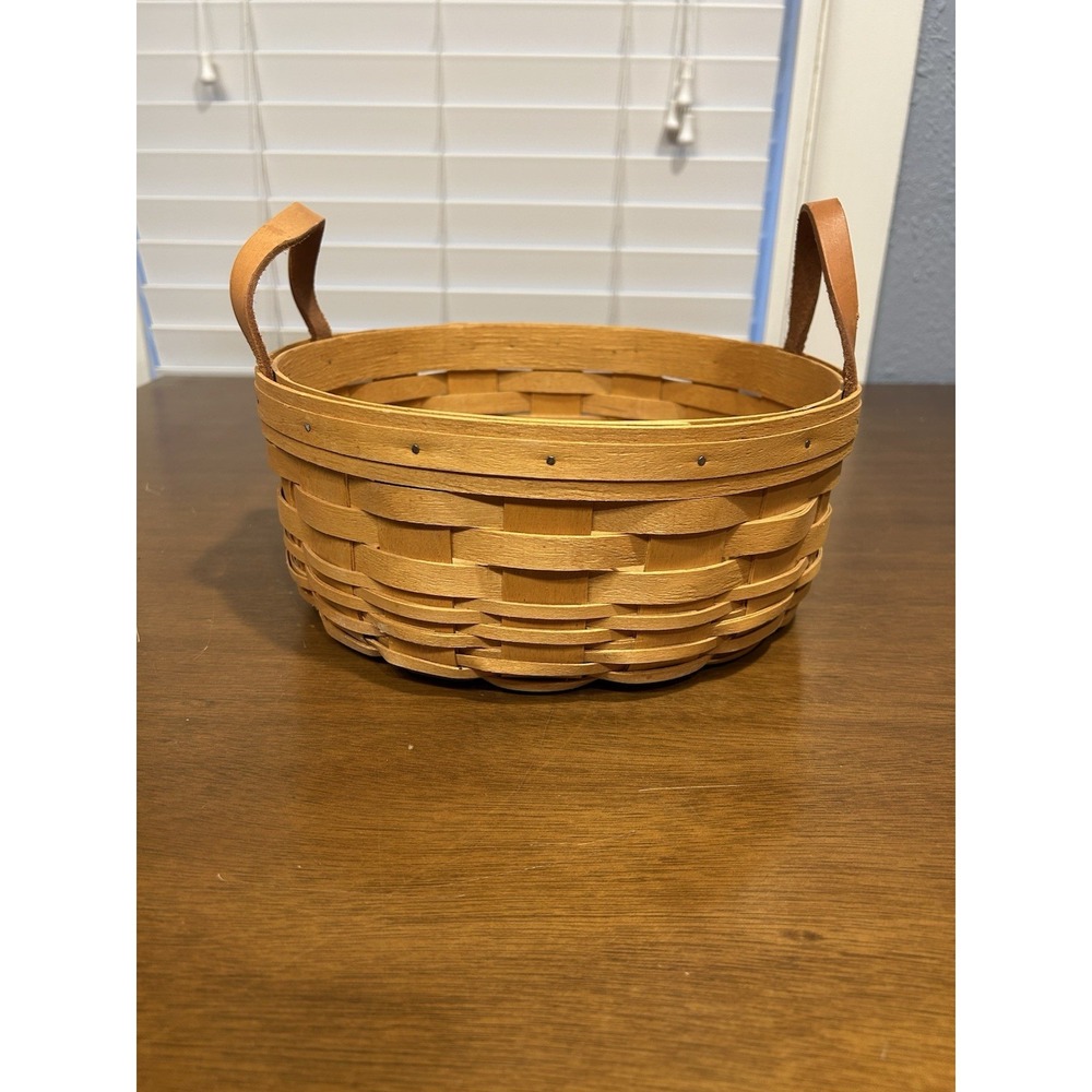 Vintage 1998 Med round Longaberger basket w/ leather handles 9.5" Handwoven